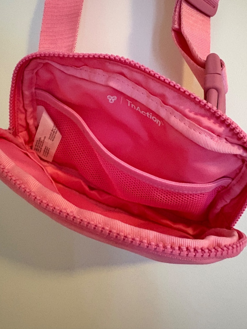 Aritzia TnAction On-The-Way Exposed Bag - Picture 4 of 5